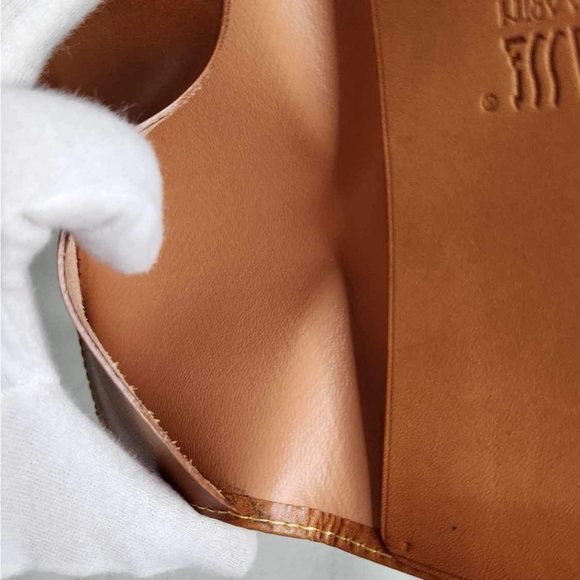 Alviero Martini Geo Classic 1’Classe Document holder/DOES NOT FIT A PASSPORT - Picture 8 of 10